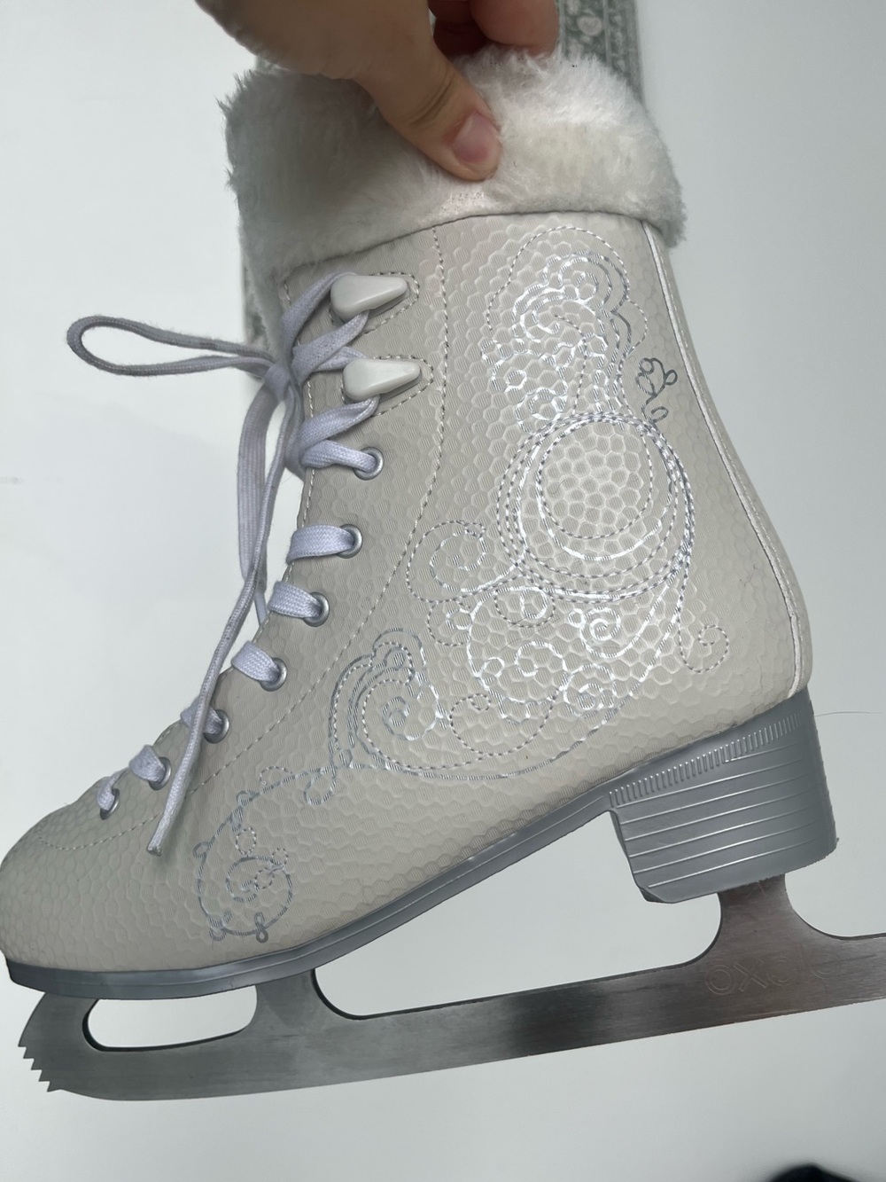 Decathlon Oxelo Women’s Figure Ice Skates White Faux Fur Size 38 EUR